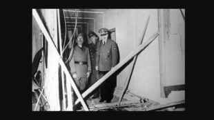 Zerstörte Räume durch die Bombe der Operation "Walküre" vom 20. Juli 1944