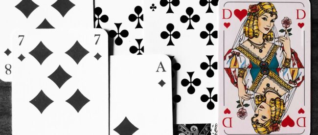 Spielkarten mit hervorgehobener Herz Dame